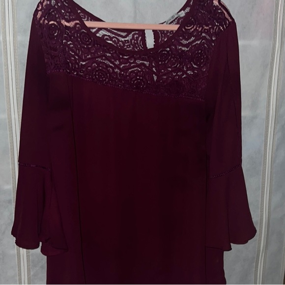 Elegant Lace Burgundy Women's Top - Picture 2 of 4